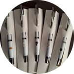 set-composto-da-5-penne-a-biro-e-5-portapenne-in-cartoncino