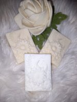 bomboniera-flower-mis-8x6-cm-in-glicerina-vegetale-bianca