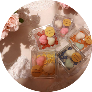 bomboniera-cuori-di-glicerina-in-scatolina-di-plexiglass-cm-6x6x3