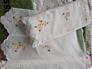 tendina-tirolese-ricamata-a-punto-croce-h45-e-h60-cm