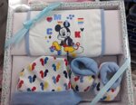 tris-neonato-cappellino-bavaglino-e-babbucce-fantasia-topolino