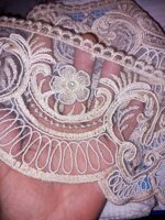 passamaneria-a-metraggio-macrame-h12-cm-bianco-e-oro-chiaro-disegno-sacro