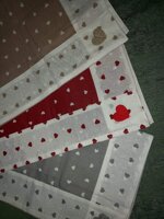 centrotavola-profilato-in-cotone-fantasia-cuori-3-varianti-di-colore