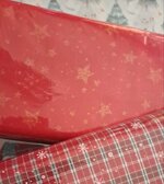 tessuto-in-panama-di-cotone-disstars-h145-cm-fondo-rosso-e-stelline-oro