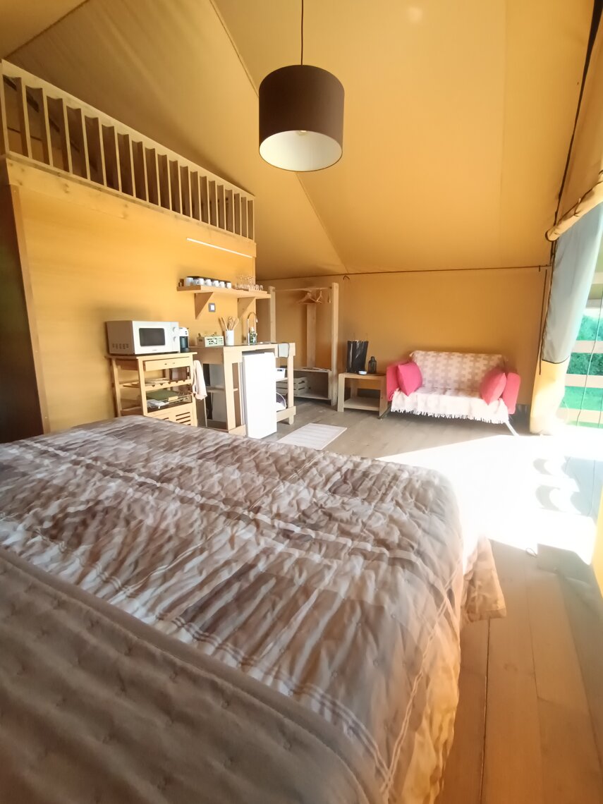 Confortevole camera da letto in Tenda Glamping Safari Suite Confortevole camera da letto in Tenda Glamping Safari Suite