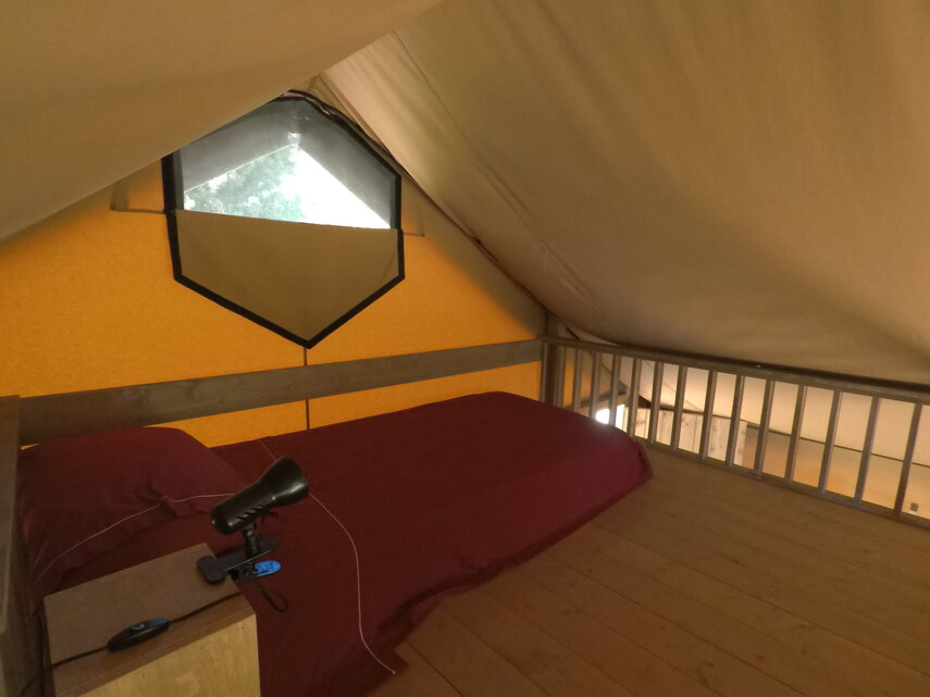 Letto singolo in tenda Safari Suite Letto singolo in tenda Safari Suite