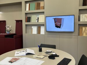 Su richiesta con sagome applicate, incisioni, materiali e finiture custom, etc ...