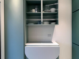 Piano snack ribaltabile e richiudibile in quarzo.