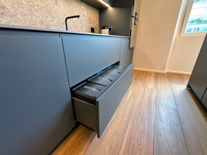 Disponibili vari accessori aggiuntivi come cassetti, porta posate, angoli attrezzati, etc...