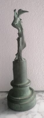 dali-salvador-el-hombre-de-newton