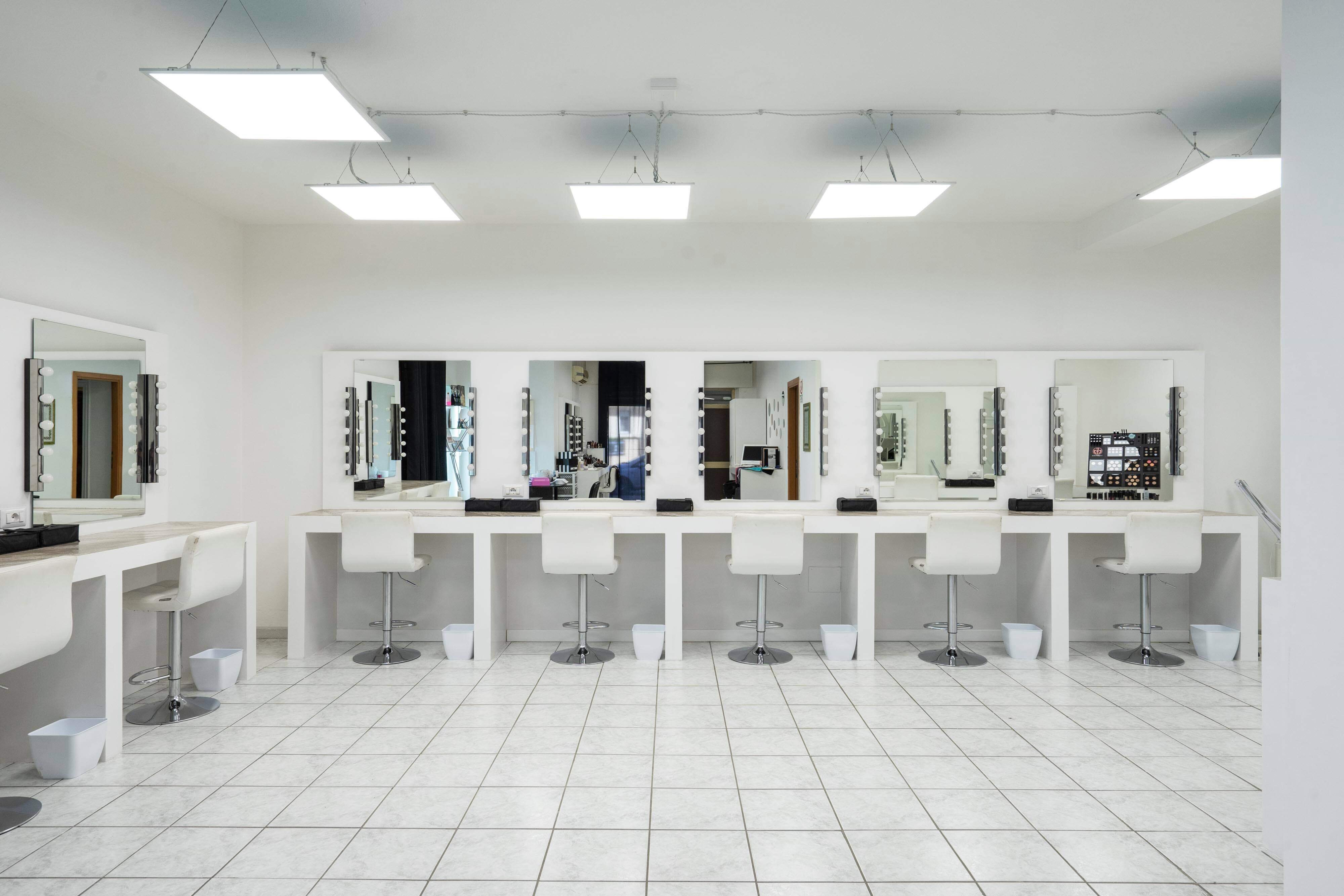 La Formazione del Make-Up Artist in Italia: Cuore, Tecnica e Condivisione