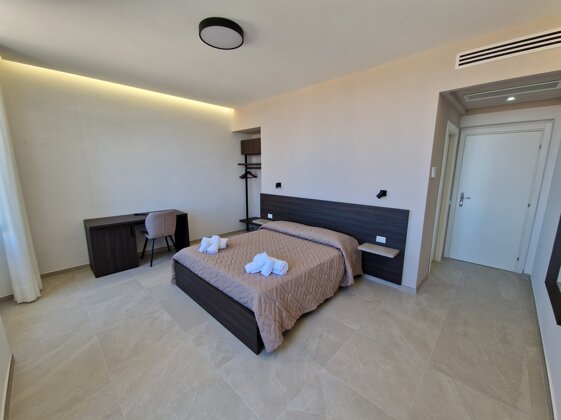 7cc7aeee-1412-4500-b8ab-a9432855cab2