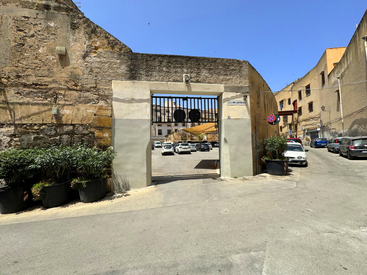 Entrata Parcheggio Entrata Parcheggio