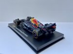 143-burago-oracle-red-bull-racing-rb18-max-verstappen-con-casco-2022