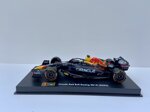 143-burago-oracle-red-bull-racing-rb18-max-verstappen-con-casco-2022