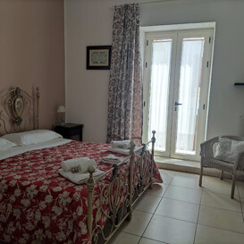 Camera Tripla Camera Tripla con balconcino su Via Delle Torri, bagno privato, tv, minifrigo, clima e riscaldamento