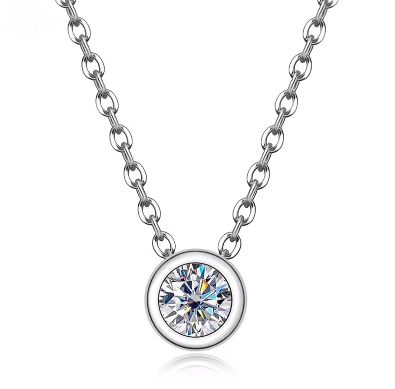 collana-punto-luce-tondo-moissanite-da-03-ct-argento-925