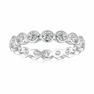 anello-eternity-castoni-rotondi-moissanite-da-01-ct-argento-925