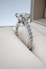 anello-solitario-moissanite-30-ct-argento-925-pave-laterale