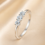 anello-trilogy-moissanite-02-03-ct-argento-925