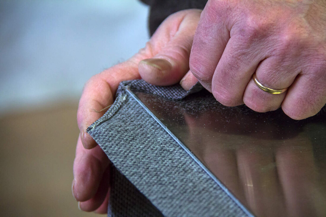 Lavorazione sedile sedia