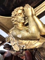 coppia-di-angeli-genuflessi-in-legno-scolpito-e-dorato-italia-centrale-xvii-secolo