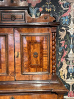 elegante-mobile-a-doppio-corpo-con-monetiere-in-legni-pregiati-roma-ultimo-quarto-del-seicento