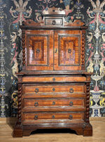 elegante-mobile-a-doppio-corpo-con-monetiere-in-legni-pregiati-roma-ultimo-quarto-del-seicento