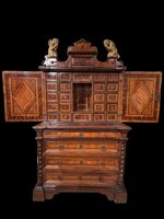 elegante-mobile-a-doppio-corpo-con-monetiere-in-legni-pregiati-roma-ultimo-quarto-del-seicento