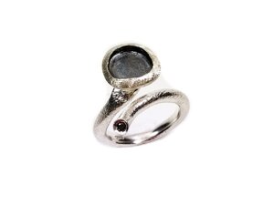 anello-in-argento-e-diamante-nero