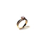 anello-solitario-in-oro-rosa-diamanti-e-diamanti-neri