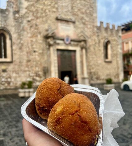 Noleggia una delle nostre auto Desiu siclia car rental