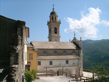 orero_(ge)_-_frazione_soglio_-_chiesa_di_san_michele_-_vista_laterale.jpeg