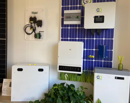 vari inverter e sistemi di accumulo di impianti fotovoltaici