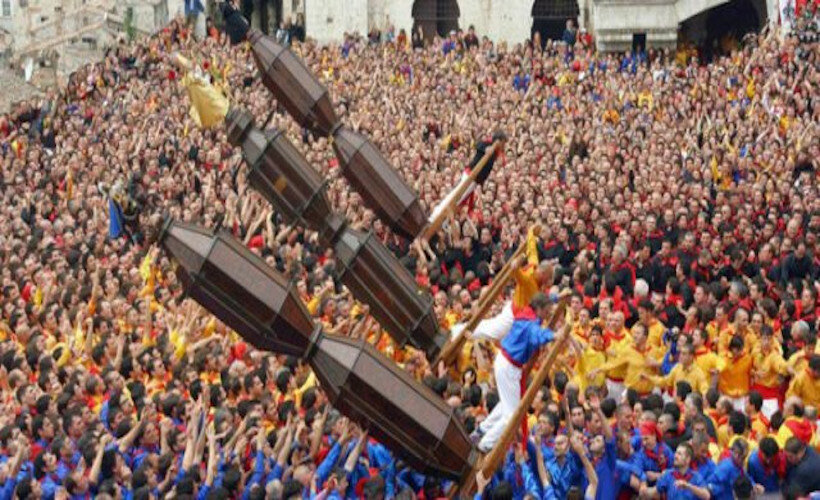 manifestazioni folcloristiche, città umbre, antiche tenaci tradizioni, fermenti culturali, manifestazioni artistiche, eventi culturali, feste folcloristiche, religione pagana, devozione cristiana, epoca comunale, manifestazioni, spettacoli musicali, festi