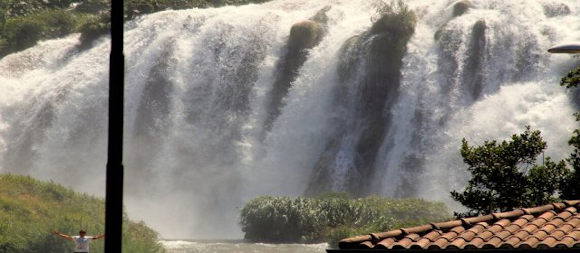 Terni, luoghi turistici, centri di culto, Umbria.Terni Valnerina, attività sportive e caratteristici paesini, Stroncone, Acquasparta, San Gemini, Narni, Amelia, Orvieto, manifestazioni folcloristiche, gastronomie tipiche, Lago Piediluco, Cascata Marmore, 