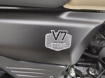 moto-guzzi-v7-stone-sabbia-2026