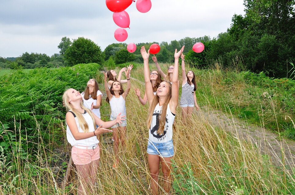 girls-1563093_1280.jpeg girls-1563093_1280.jpeg