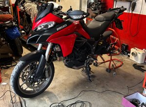 ducati%20999%20motore.jpeg ducati%20999%20motore.jpeg