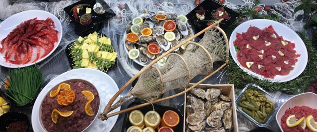 Tavolo buffet imbandito al DiVin Amore al Moderno