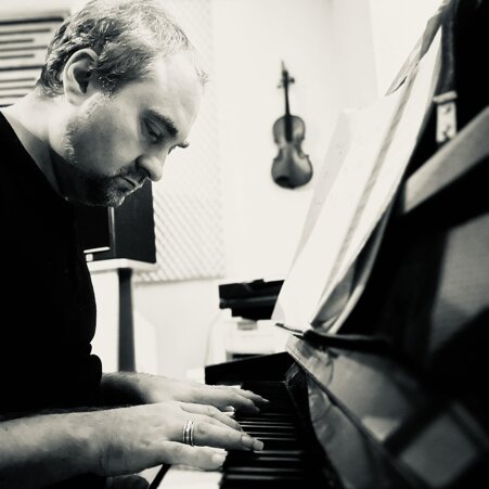 Francesco Ruggiero al pianoforte