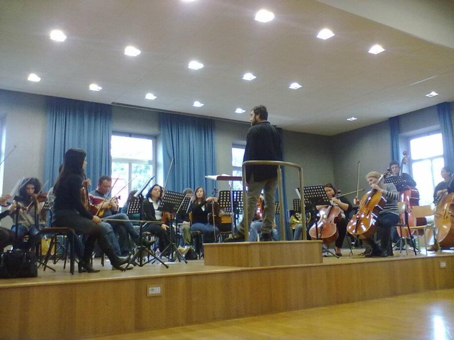 Francesco Ruggiero in prova con l'orchestra