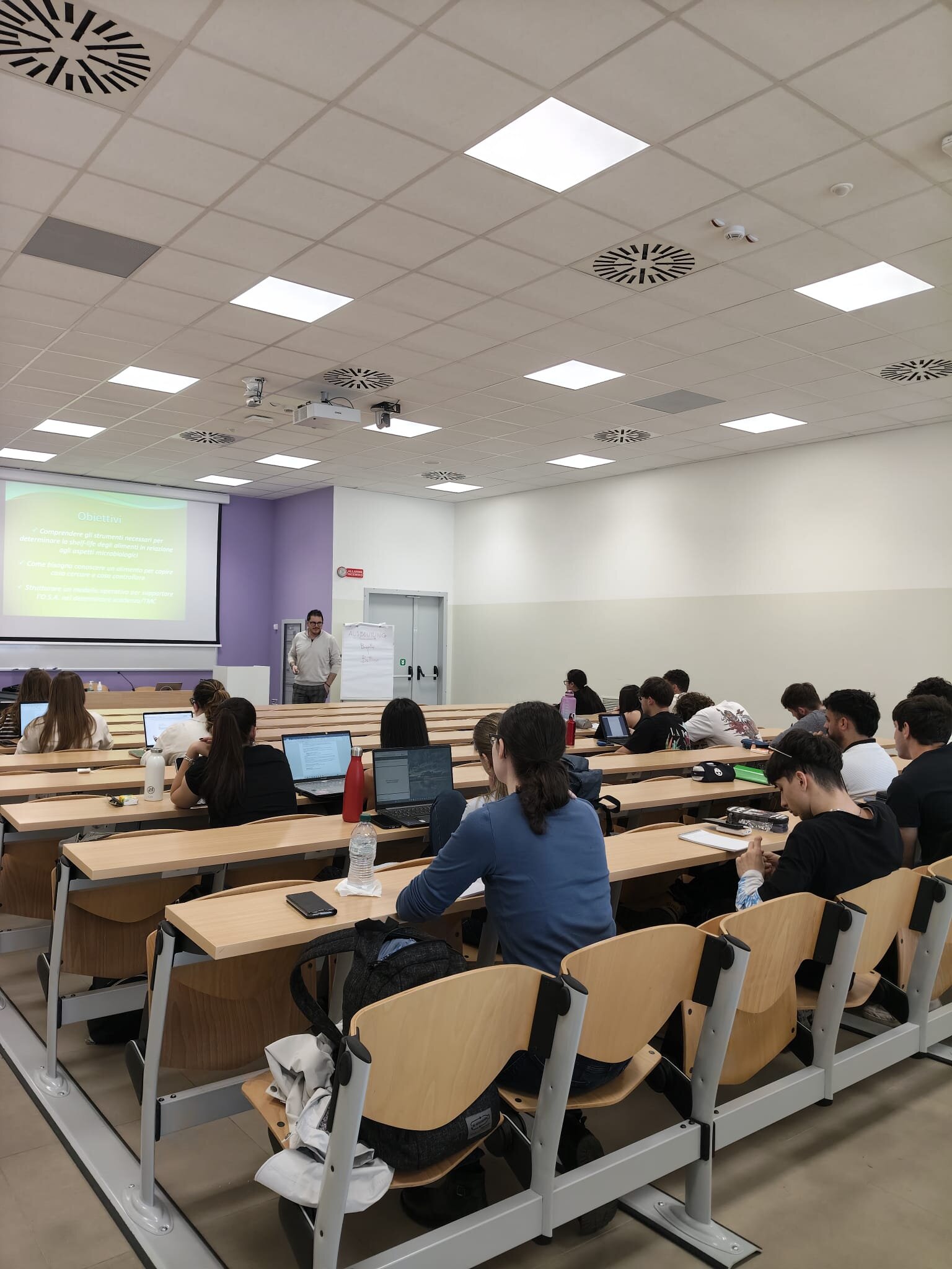 Di nuovo in aula! Di nuovo in aula!