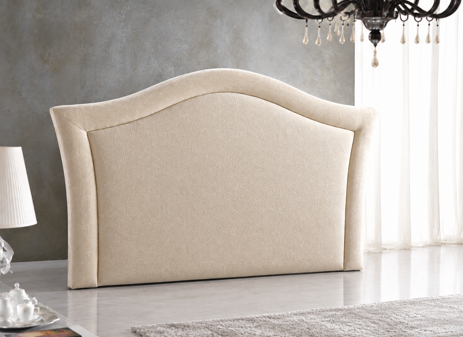 testiera imbottita color crema in ambiente elegante