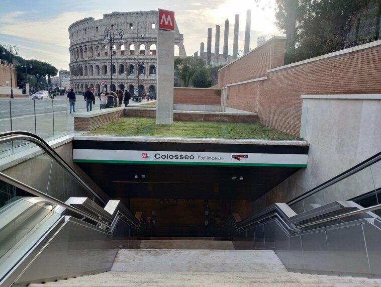 Fermata metro colosseo a Roma