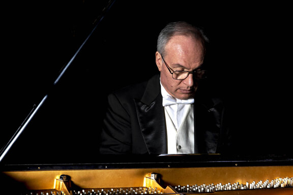 bd5e8d87-c2a8-4c16-8170-cbbdaf138145