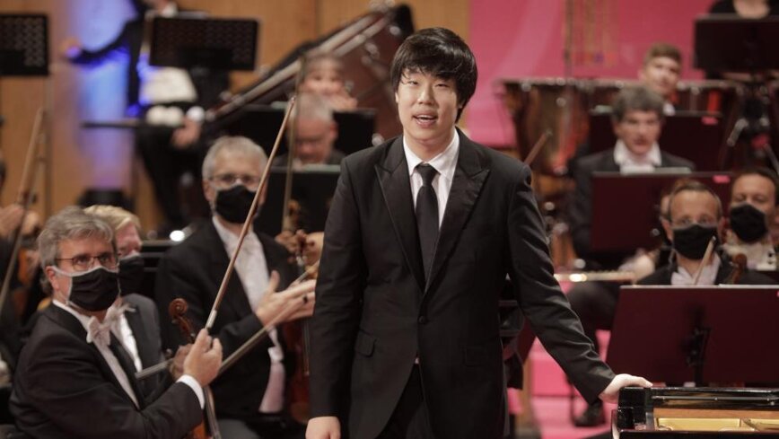 4f7773f2-8f7b-48da-b995-e5160ddd6589