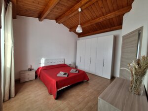 Camera dotata di aria condizionata/riscaldamento, asciugacapelli, biancheria da letto e da bagno