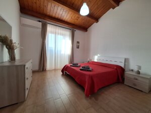 Travi a vista, tranquillità e privacy, la tua casa in Sardegna