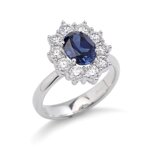 anello-in-oro-bianco-18kt-con-diamanti-e-zaffiro